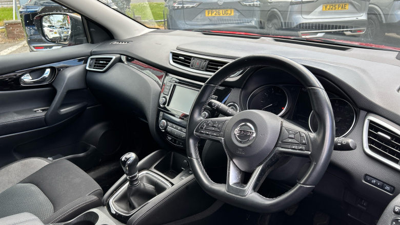 Nissan Qashqai 1.3 DiG-T N-Connecta 5dr Petrol Hatchback
